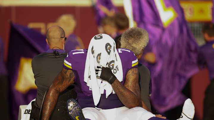 Vikings' Phil Loadholt done for year with Achilles tear