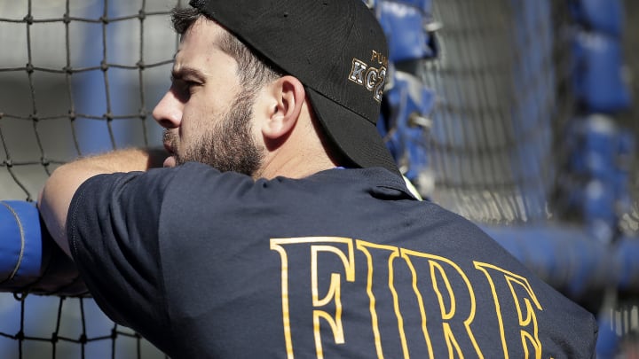 Royals pay tribute to 2 firefighters killed in KC blaze Royals pay tribute to 2 firefighters killed in KC blaze