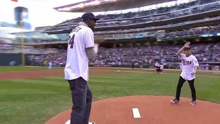 Kevin Garnett threw out a first pitch with an assist from Tyus Jones
