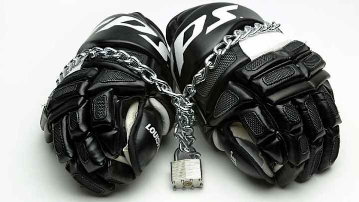 NHL free agent deals with lockout protection an ominous trend