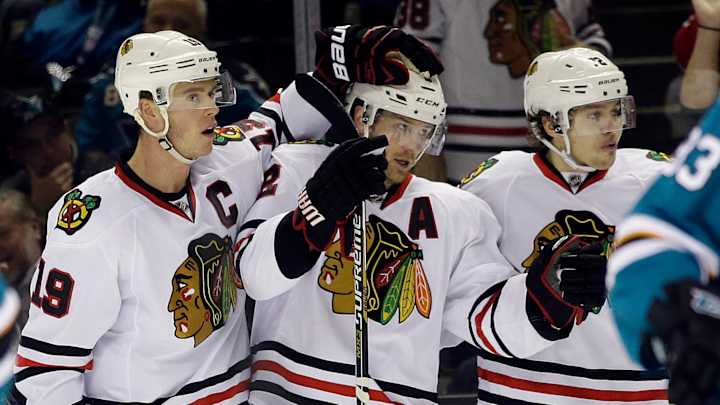 Kane's 2 assists help Blackhawks beat Sharks 5-2