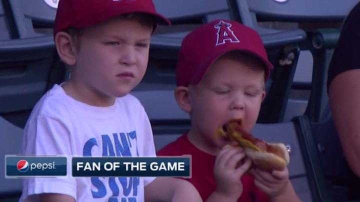 Young Angels fan overcomes many hurdles to eat hot dog