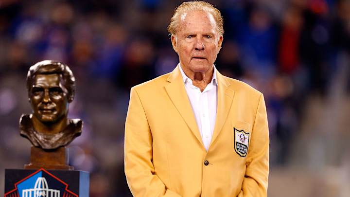 Pathologists diagnose CTE in brain of former NFL star Frank Gifford