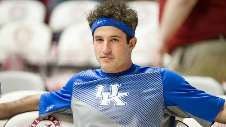 Kentucky walk-on makes T-shirt celebrating own perfect record