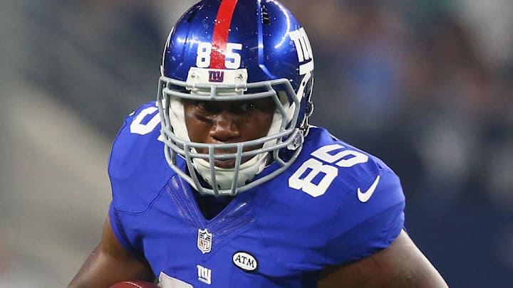 Giants TE Daniel Fells walking on crutches after release from hospital