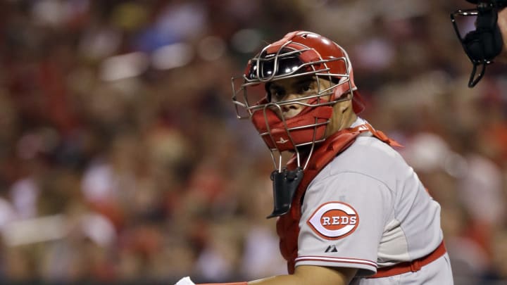 Pena agrees to $5M, 2-year deal as Molina's backup on Cards