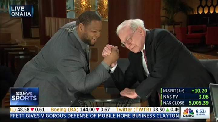 Watch Ndamukong Suh arm wrestle Warren Buffett
