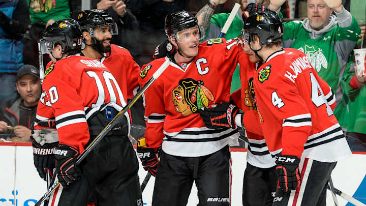 Watch: Jonathan Toews scores from behind goal line vs. Islanders