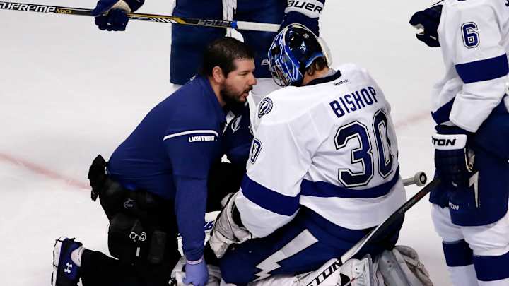 Lightning beat Blackhawks 3-2, lead Stanley Cup Final 2-1