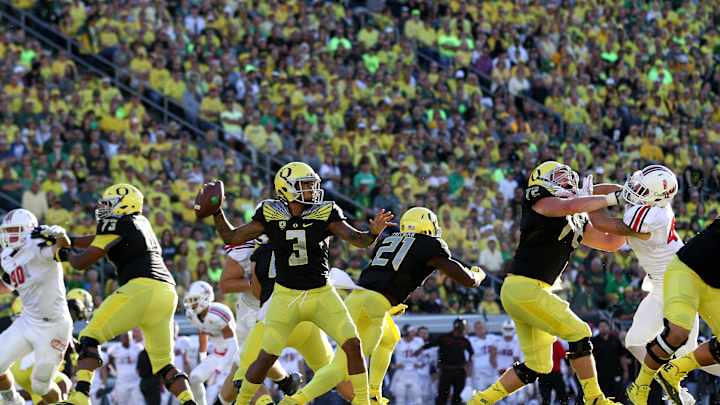 Adams makes debut in 61-42 Oregon win over E. Washington