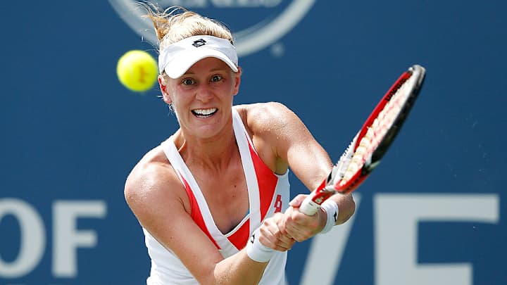 Alison Riske upsets No. 10 Carla Suarez Navarro to reach quarters