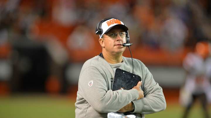 Browns suspend offensive line coach Andy Moeller