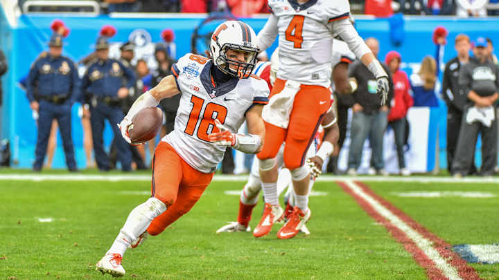 Illinois WR Mike Dudek tears ACL in practice