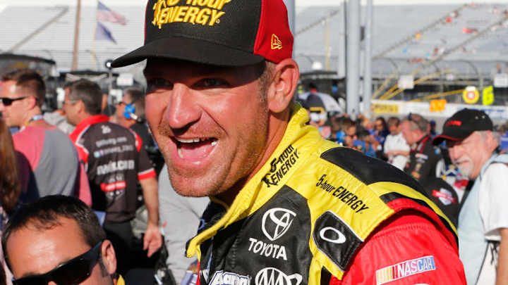 Logano wins pole for Saturday night's Cup race at Richmond