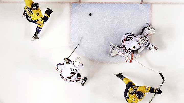 Blackhawks yank Crawford at start of 2nd period vs Nashville