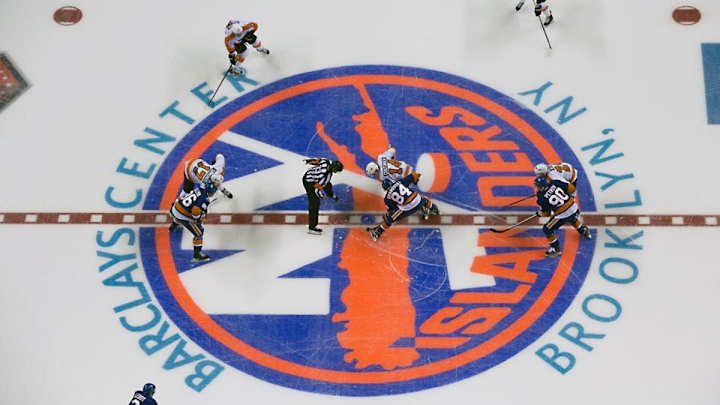 NHL preseason: Isles win at Barclays; Babcock debut; McDavid shines