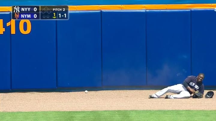 Yankees OF Jose Pirela concussed after crashing into wall