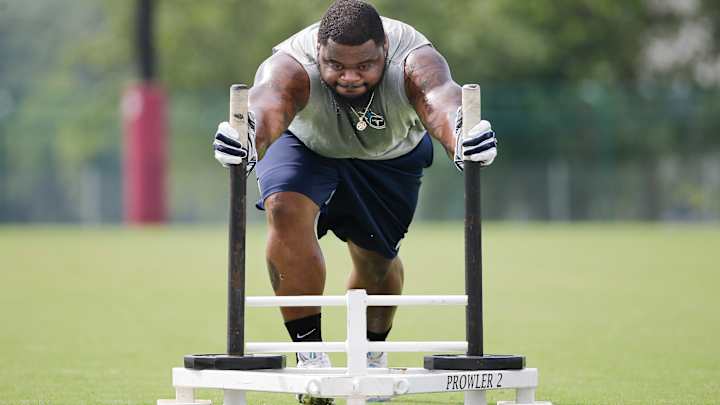 Titans activate nose tackle Sammie Hill, sign CB Will Brown