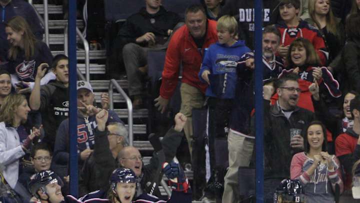 Karlsson's 1st 2 goals lift Blue Jackets over Coyotes 5-2