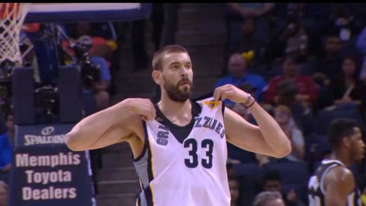 Marc Gasol missed a shot in the first quarter and tore his jersey apart Marc Gasol missed a shot in the first quarter and tore his jersey apart