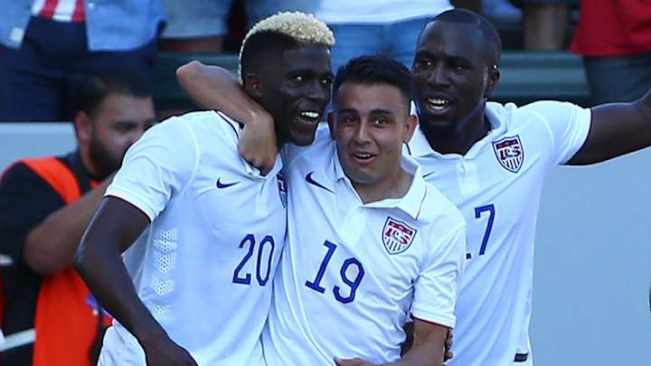 USMNT's Gyasi Zardes, Miguel Ibarra play crossbar challenge at FIFA HQ