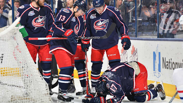 Blue Jackets' Brandon Dubinsky leaves with injury after scoring goal