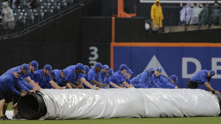 Reds' infield miscues help Mets to 2-1 win in 13 innings