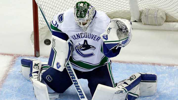 Canucks trade Lack to Hurricanes for 2 draft choices