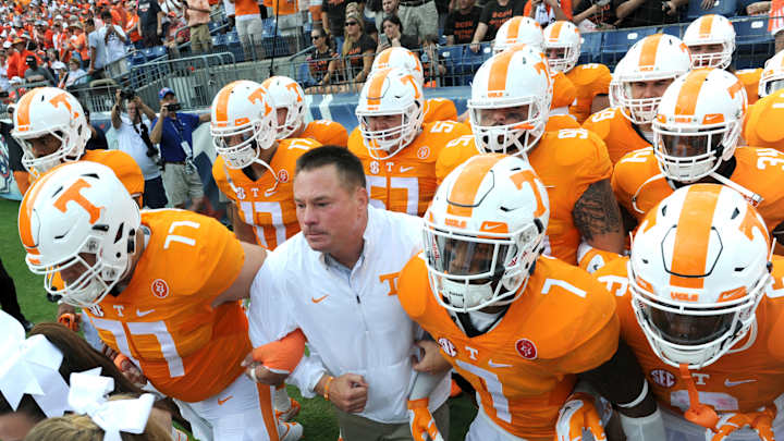 No. 25 Tennessee runs for 6 TDs, beats Bowling Green 59-30