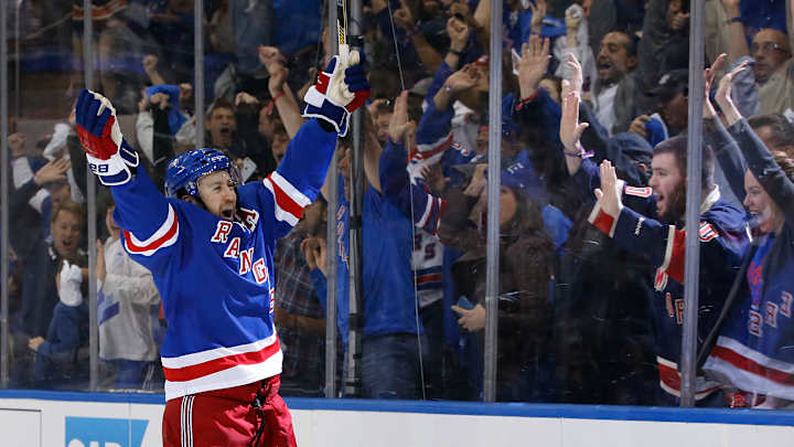 Rangers sign Stepan to long-term deal, avoid arbitration