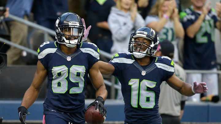 Doug Baldwin went to shake the ref’s hand and got left hanging Doug Baldwin went to shake the ref’s hand and got left hanging