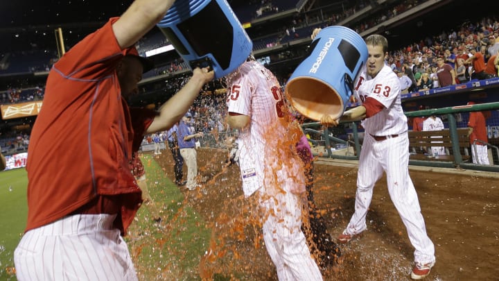 Asche's walk-off HR lifts Phillies past Cubs 7-5