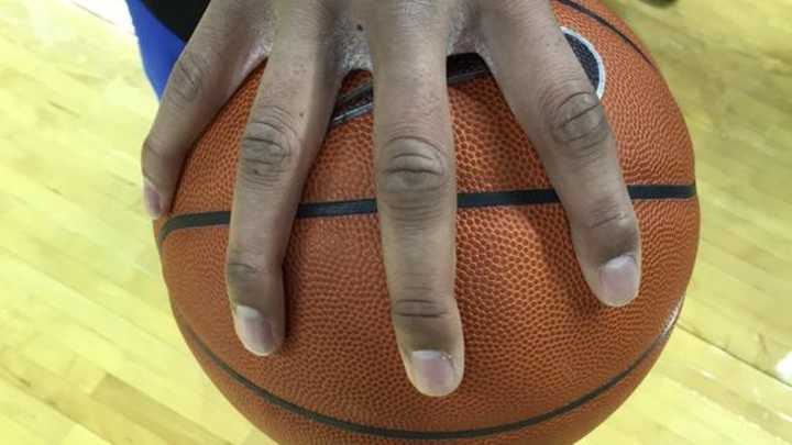 Duke's Jahlil Okafor has really, really big hands