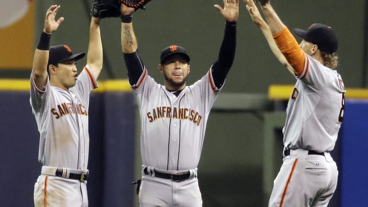 Bumgarner notches another win, Giants beat Brewers 6-3