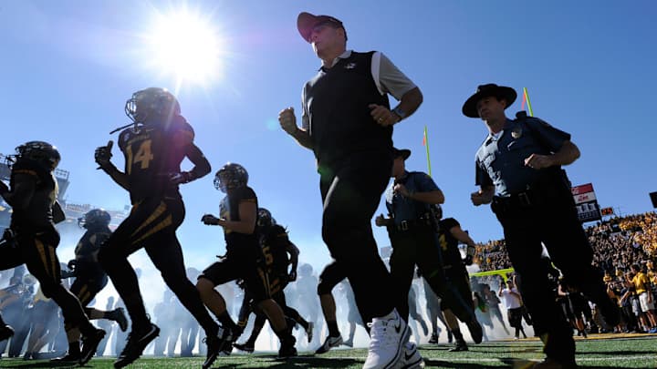 Mizzou coach Gary Pinkel tweets support of players on strike Mizzou coach Gary Pinkel tweets support of players on strike