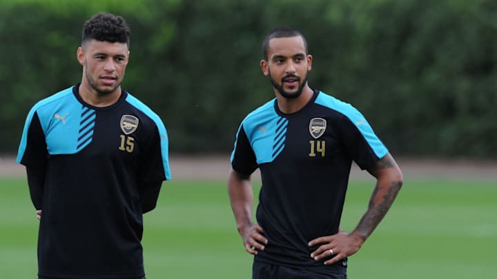 Oxlade-Chamberlain, Walcott out three weeks for Arsenal, England