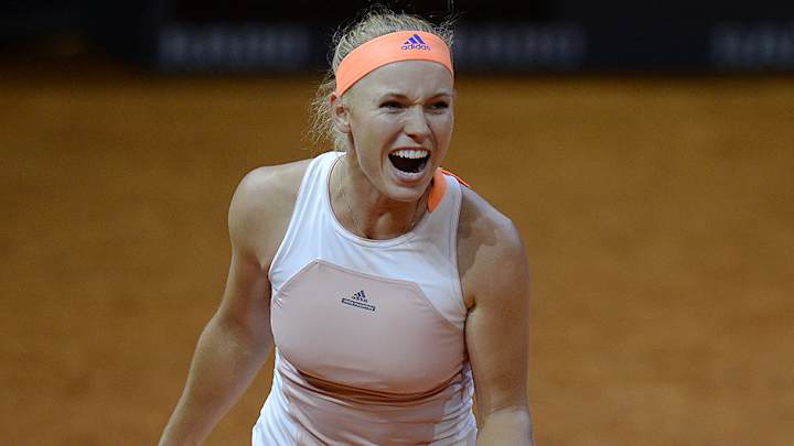 Wozniacki knocks off Halep to advance to Porsche Grand Prix final