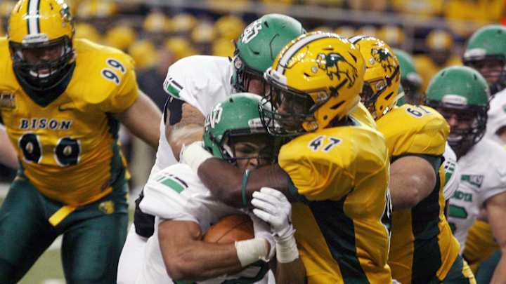 North Dakota State dominates old rivals North Dakota 34-9