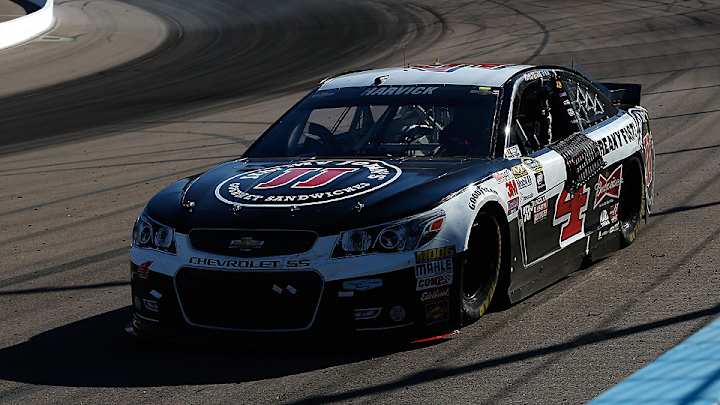 Kevin Harvick rolls to second win of season in CampingWorld.com 500