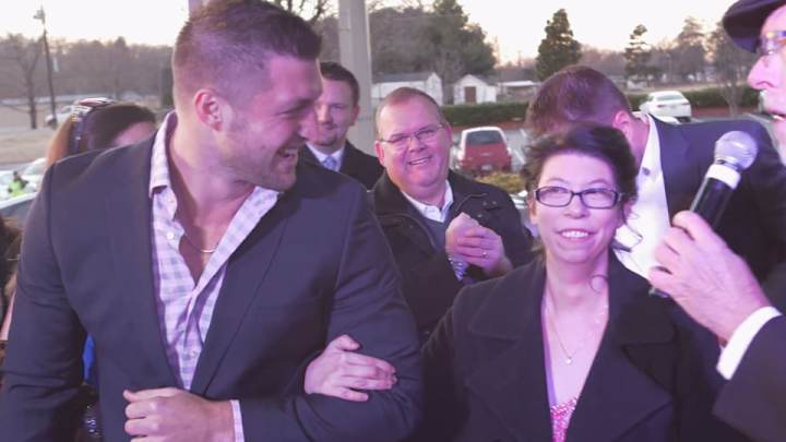Tim Tebow spent his Valentine's Day weekend surprising people at prom Tim Tebow spent his Valentine's Day weekend surprising people at prom
