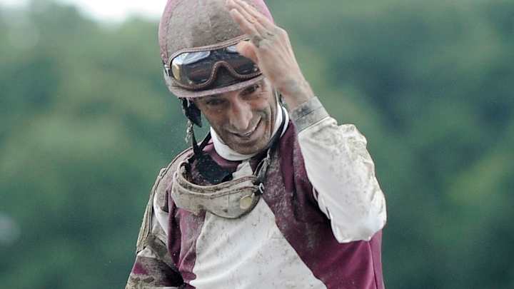 Jockey John Velazquez gets win No. 800 at Saratoga