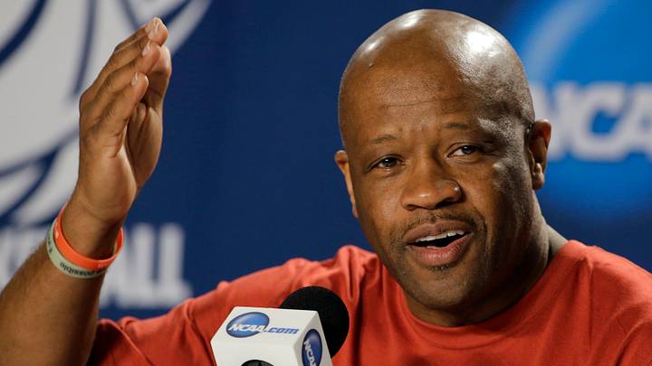 Arkansas returns to underdog role after offseason arrests Arkansas returns to underdog role after offseason arrests