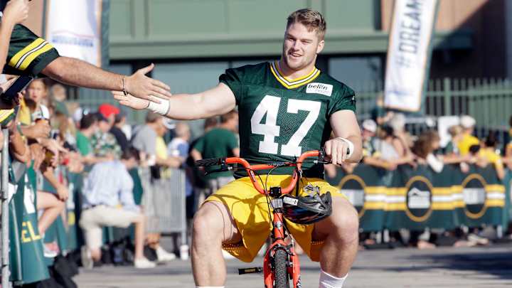 Matthews gets refresher on inside linebacker in Packers camp