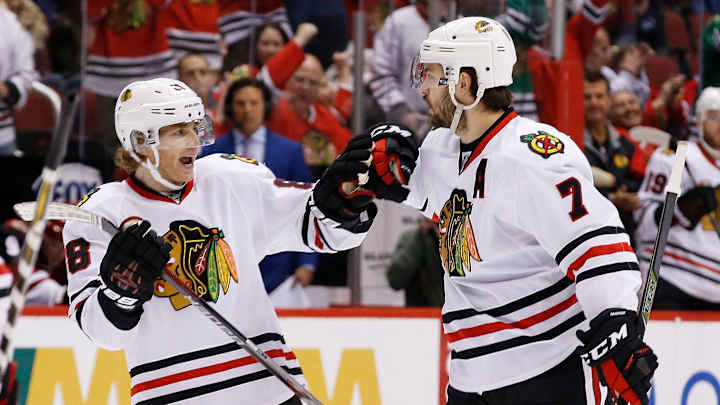 Kane, Desjardins lead Blackhawks to 7-5 win over Coyotes