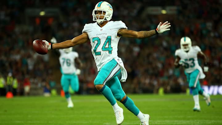 Report: Panthers sign cornerback Cortland Finnegan