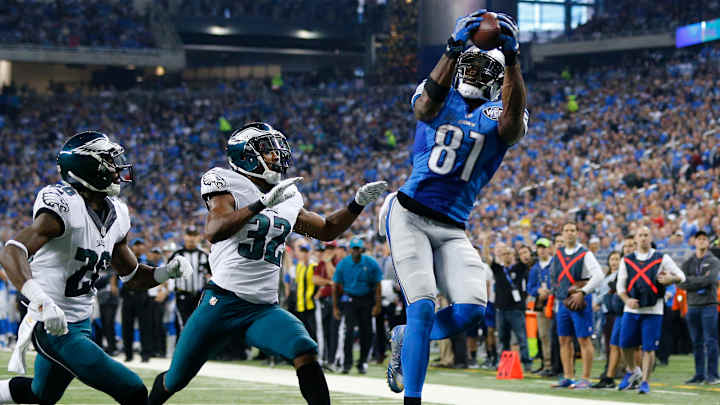 Rout of Eagles gives Detroit another Thanksgiving victory