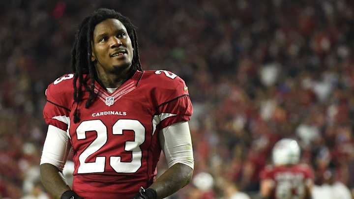 Mean adult takes kid’s football at game, Cardinals do a nice thing Mean adult takes kid’s football at game, Cardinals do a nice thing