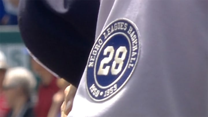 Yankees, Royals honor Ernie Banks on Salute to Negro Leagues Day