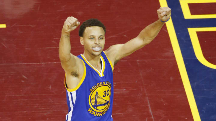 Stephen Curry overtakes LeBron James for NBA's top jersey
