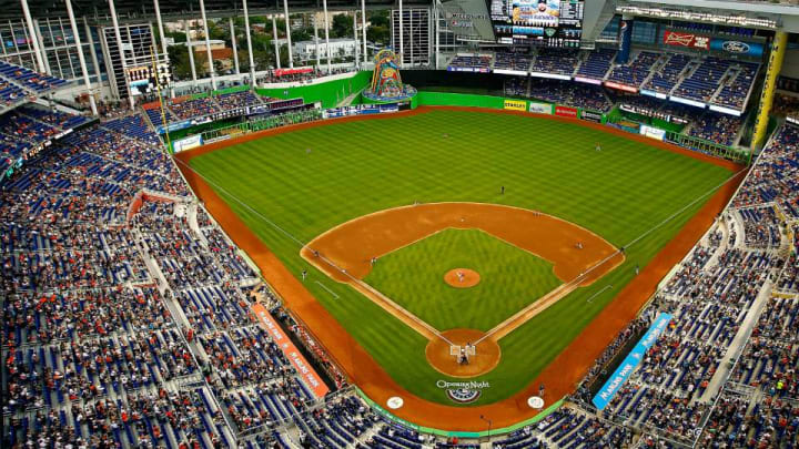 Marlins considering moving in outfield walls beginning in 2016